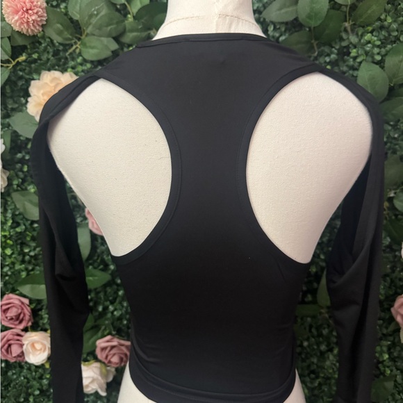 Black Cut-Out Sleeve Crop Top - Picture 7 of 8